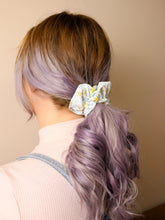 Load image into Gallery viewer, Present time Scrunchie