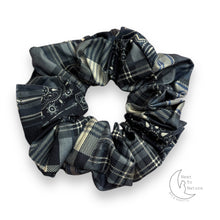 Load image into Gallery viewer, Classic bandana pattern Scrunchie