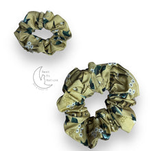 Load image into Gallery viewer, Honey bee scrunchie
