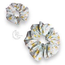 Load image into Gallery viewer, Daffodil Scrunchie