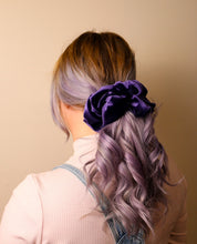 Load image into Gallery viewer, Evergreen velvet Scrunchie
